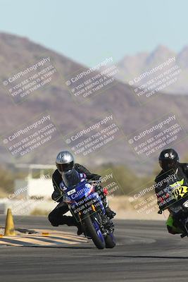 media/Oct-30-2025-Racers Edge (Thu) [[dabbdaf680]]/3-B Group/Session 2 (Turn 14)/